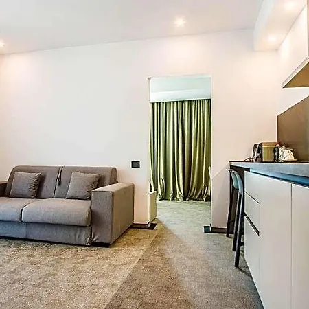 Carol 1 Apartahotel 4*