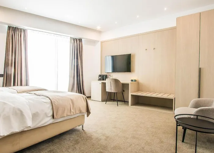 Carol 1 Aparthotel 4*