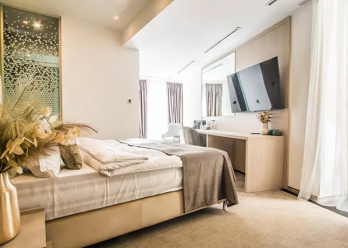 Carol 1 Aparthotel 4*